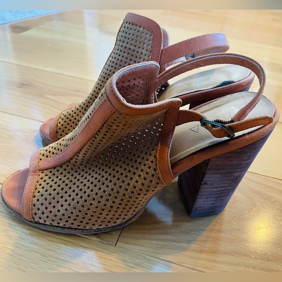Kelsi Dagger 7.5 Brooklyn KDP Perforated Peep Toe, Back Strap Sandals - Picture 1 of 6